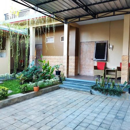 Lidah Lokal Guest House Singaraja Bagian luar foto