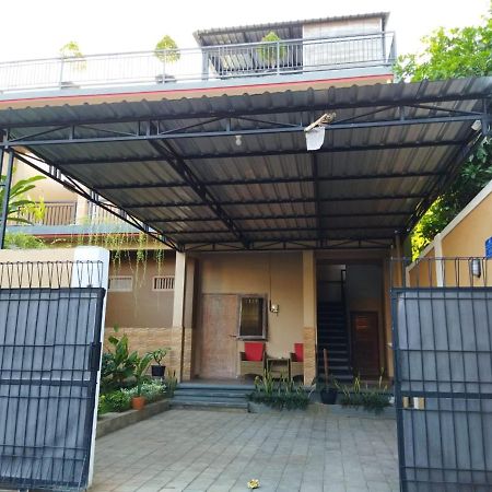Lidah Lokal Guest House Singaraja Bagian luar foto